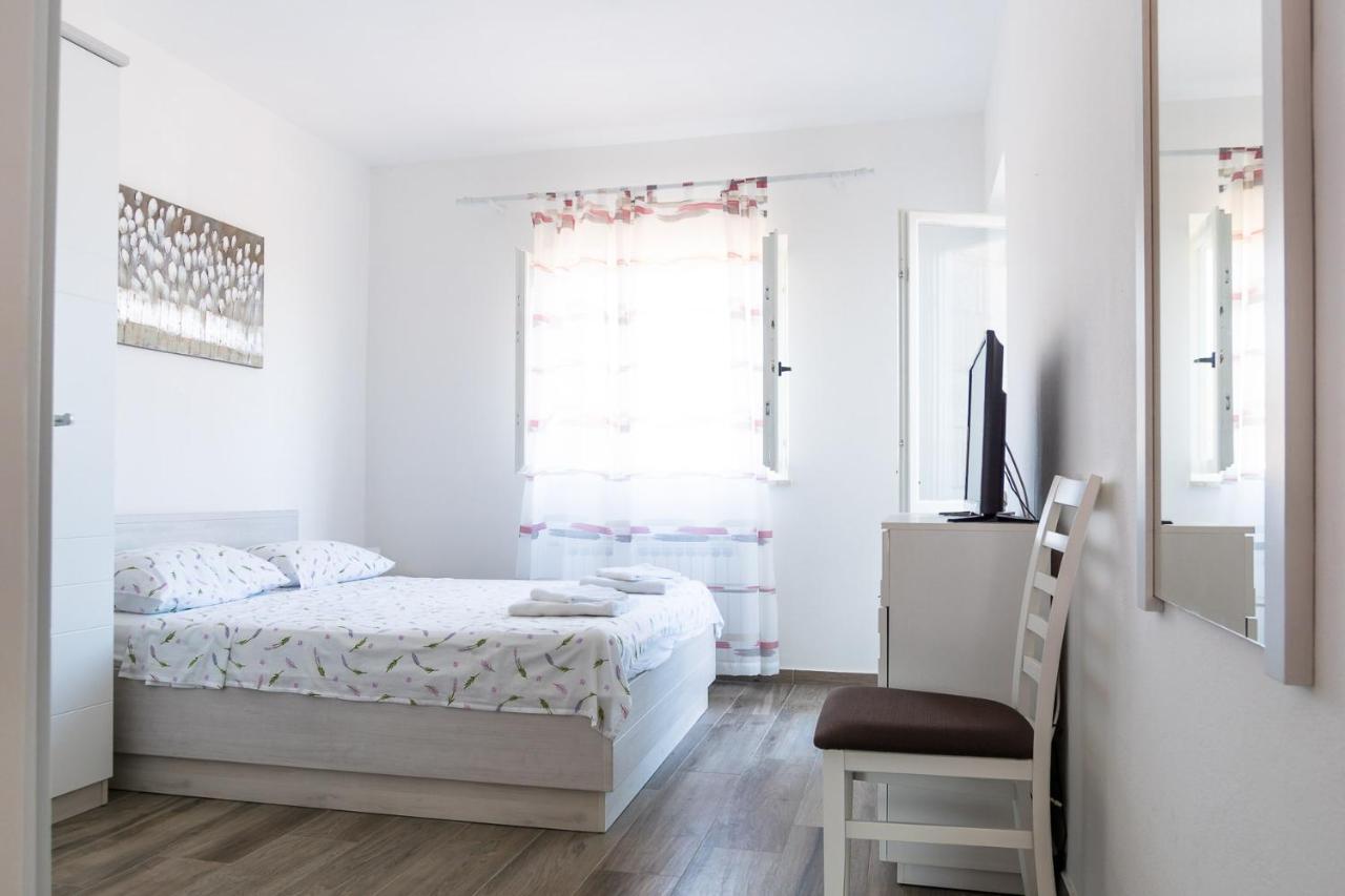 Apartmani Fides 鲁巴达 外观 照片