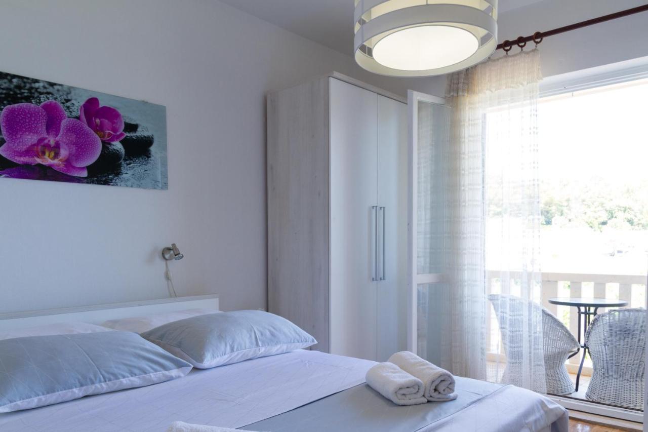 Apartmani Fides 鲁巴达 外观 照片