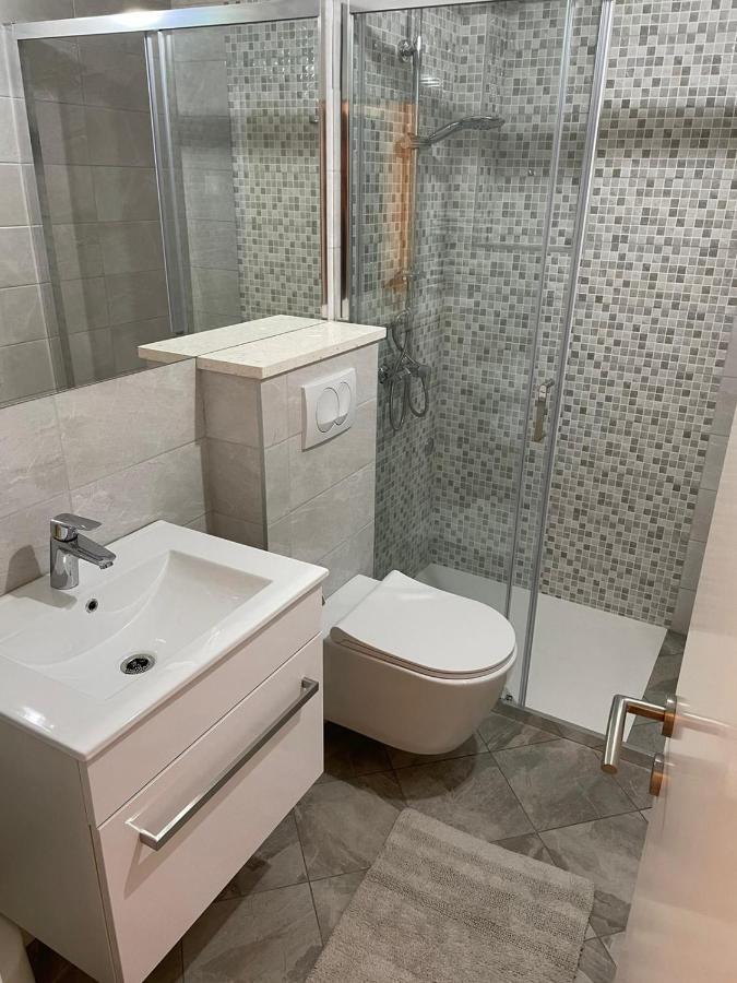 Apartmani Fides 鲁巴达 外观 照片