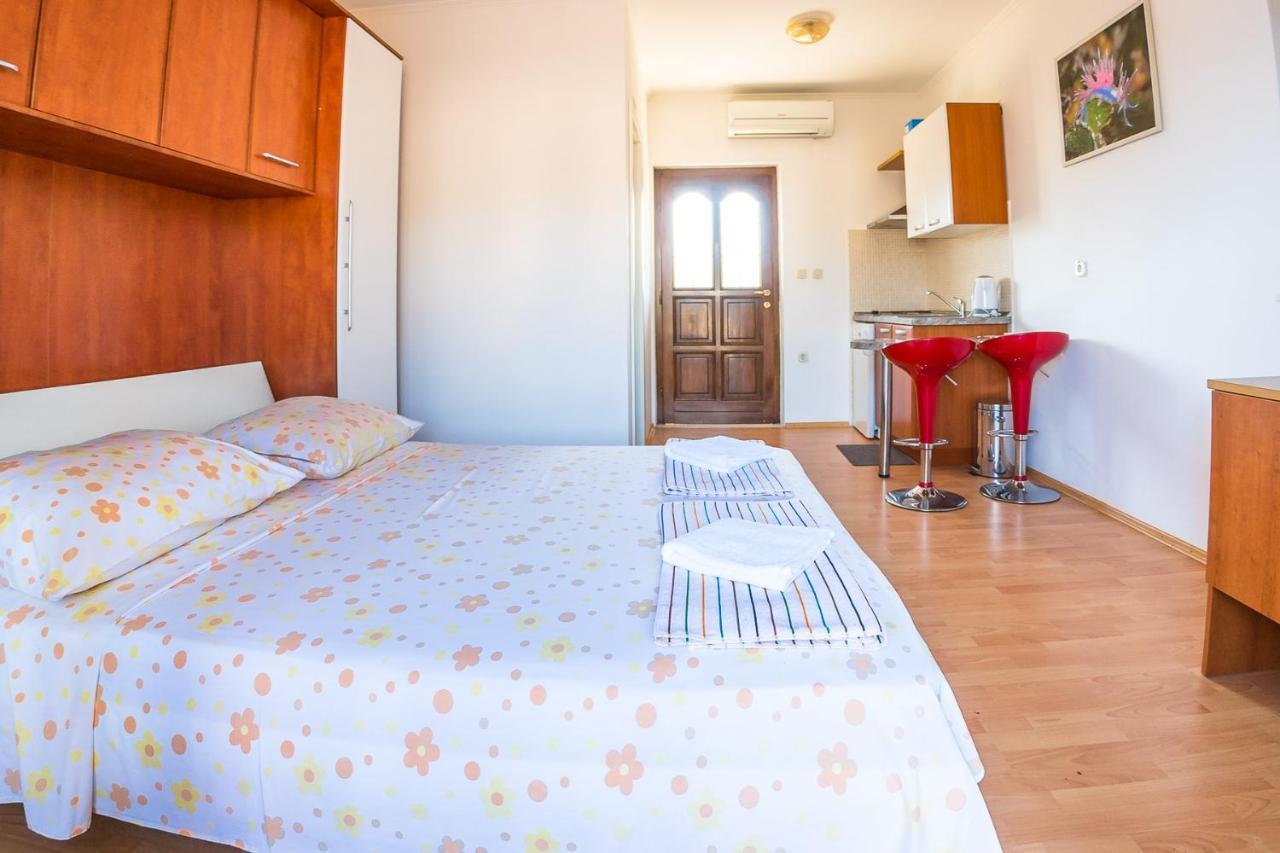 Apartmani Fides 鲁巴达 外观 照片